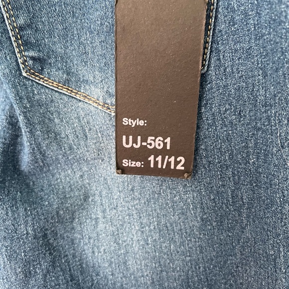 ❌$10❌🆕 A.W.J Distressed Stretch Jeans - Picture 6 of 7